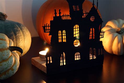 light up haunted house decorations